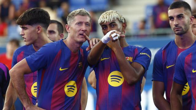 Robert Lewandowski y Lamine Yamal bromean en la presentación del Gamper