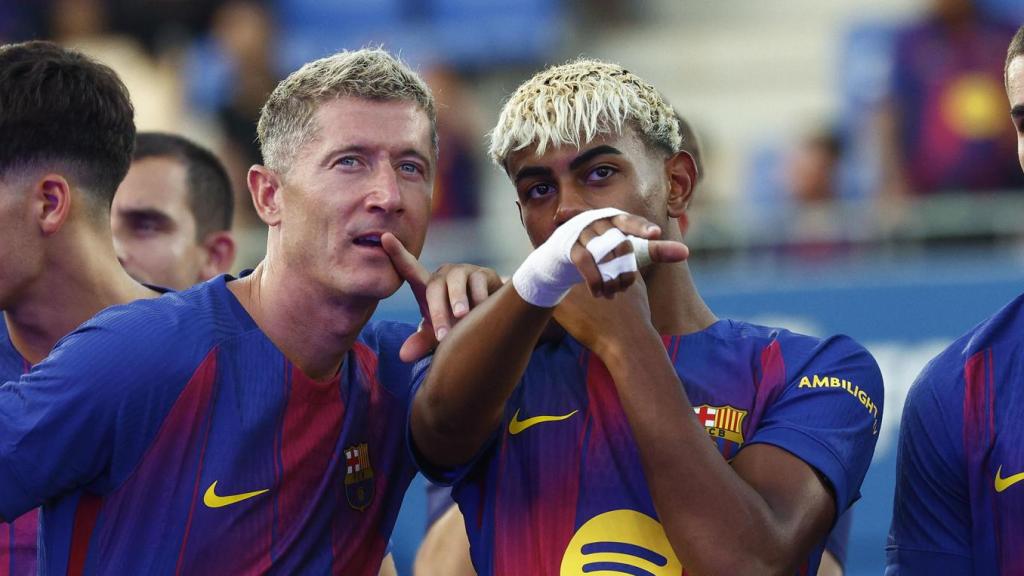 Robert Lewandowski i Lamine Yamal bromejen en la presentació del Gamper