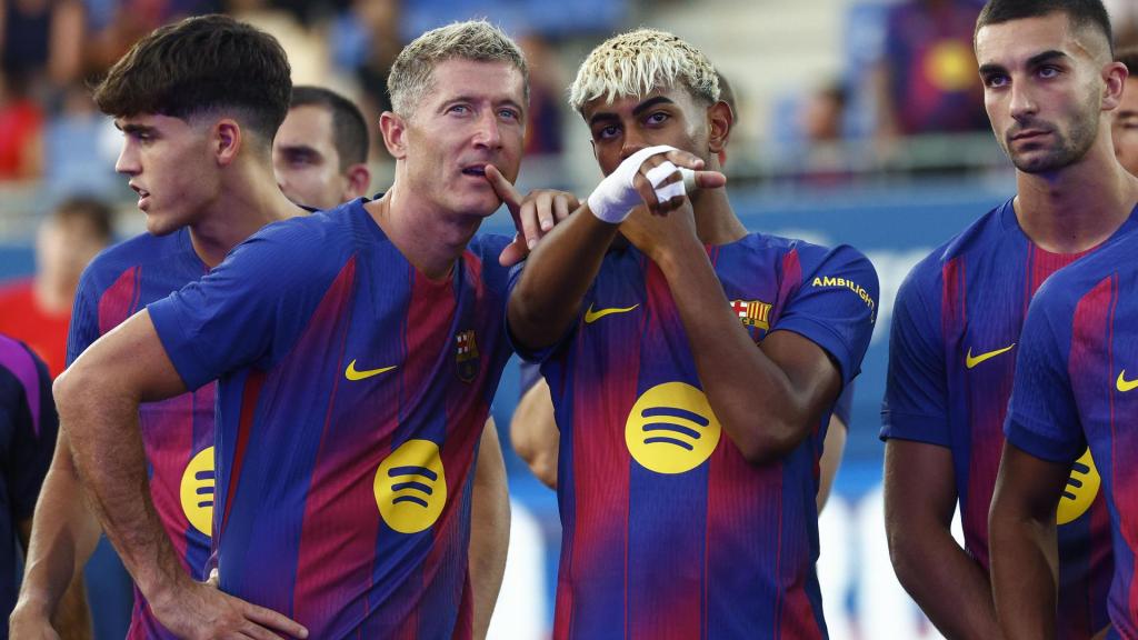 Robert Lewandowski y Lamine Yamal bromean en la presentación del Gamper