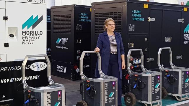 Rosa Morillo con máquina de cine