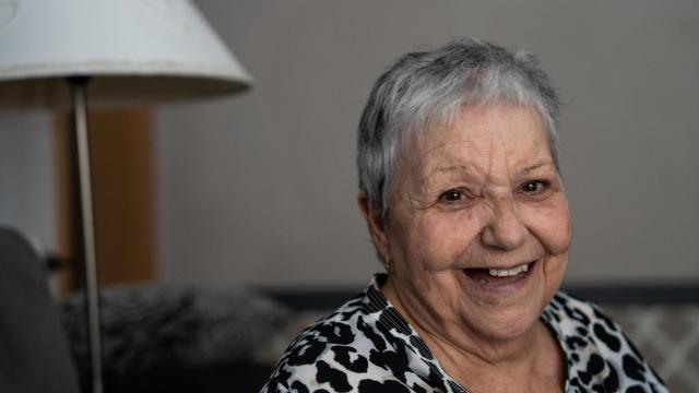 Conxita Palau, usuaria del Casal TV que ha puesto en marcha Suara Cooperativa