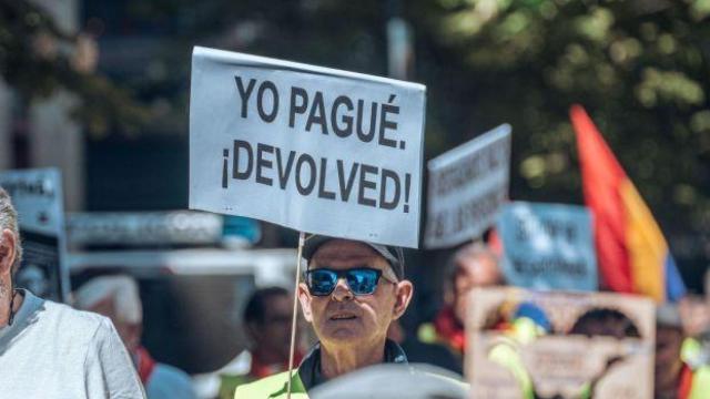 Manifestante con pancarta