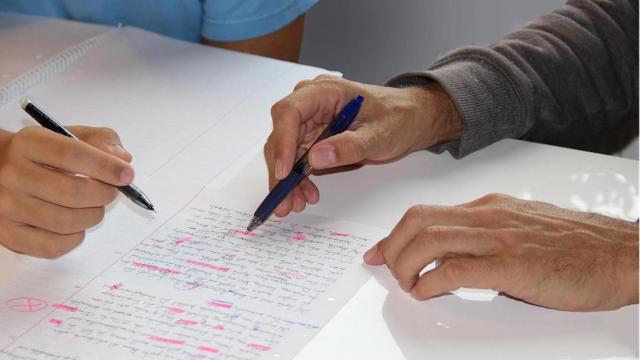 Opositores con unos apuntes