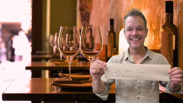 Matt Damon pasa por Barcelona, disfruta de su comida y deja un curioso mensaje al restaurante: Que te den, Alejo
