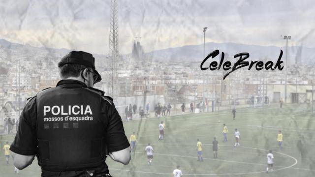 Un mosso en el campo de fútbol de La Satalia, con el logo de la empresa Celebreak