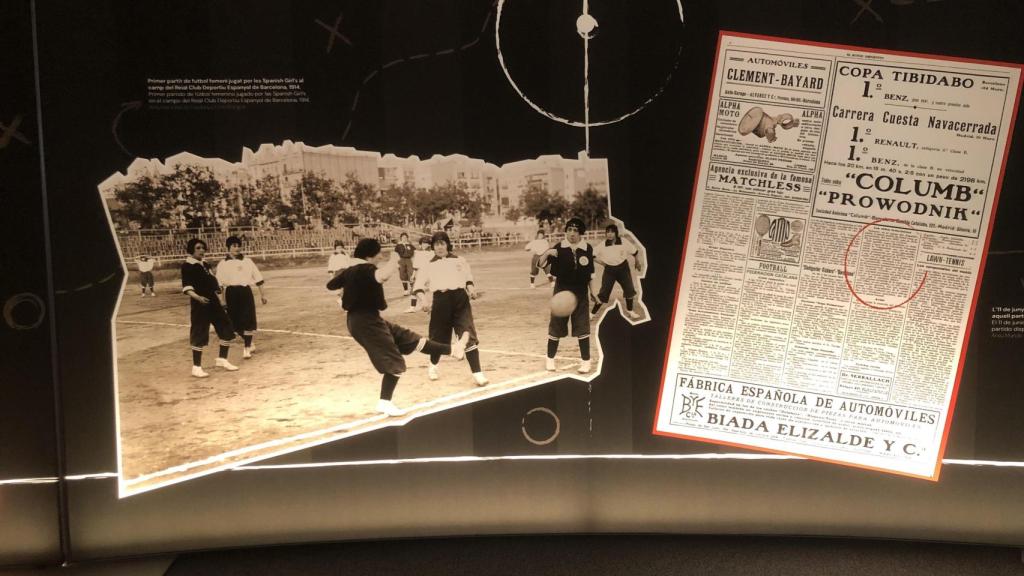 Fotografía del primer partido del Spanish Girl's Club y crónica de 'El Mundo Deportivo'