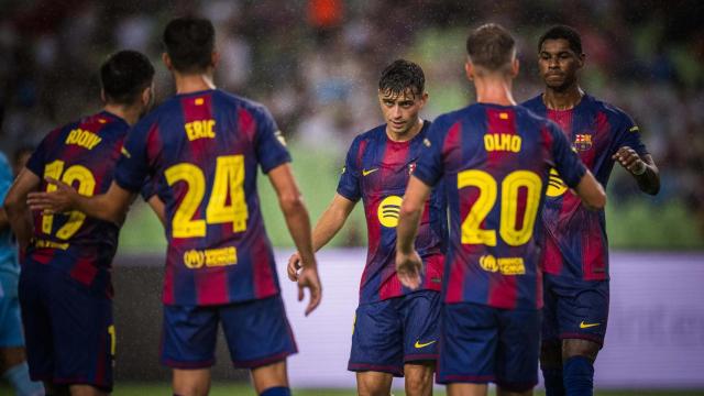 Hansi Flick hace cambios durante el Daegu-Barça