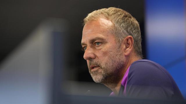 Hansi Flick en la primera rueda de prensa oficial de la temporada 2025-26