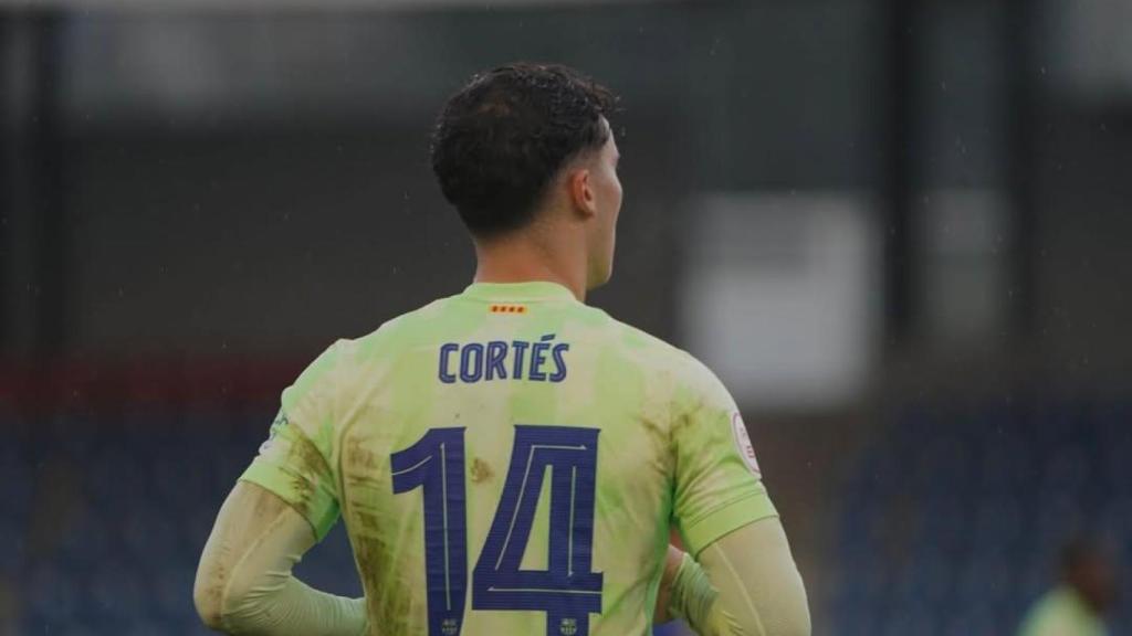 Álvaro Cortés en un partido con el Barça B en la temporada 2024/2025