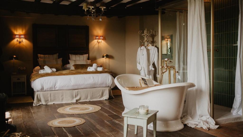 El eco hotel cuenta con un total de 7 habitaciones, todas decoradas por Eva