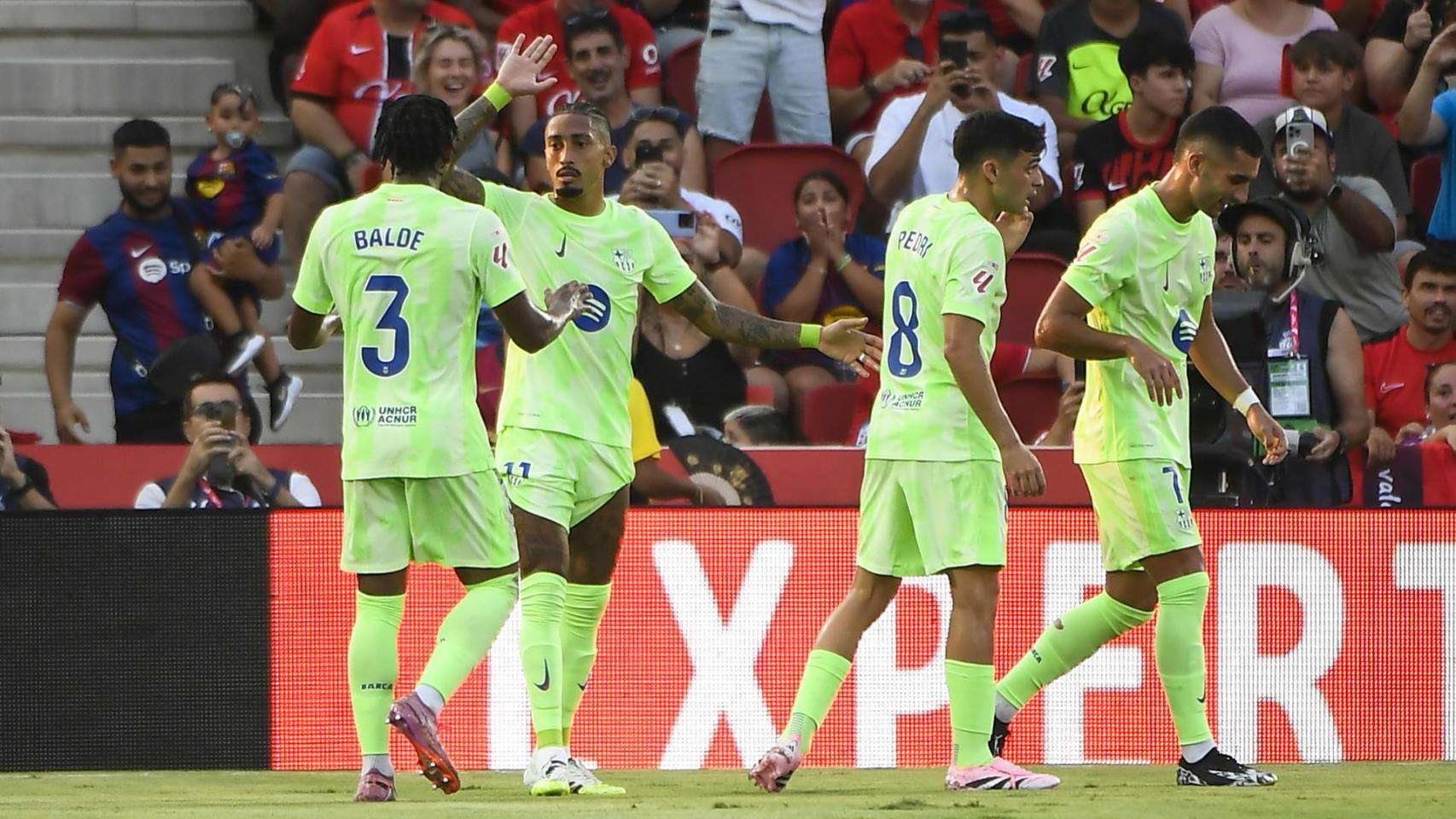 Los futbolistas del Barça celebran el primer gol, de Raphinha, al Mallorca