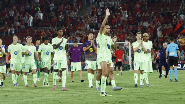 Los jugadores del Barça saludan a su afición en Mallorca