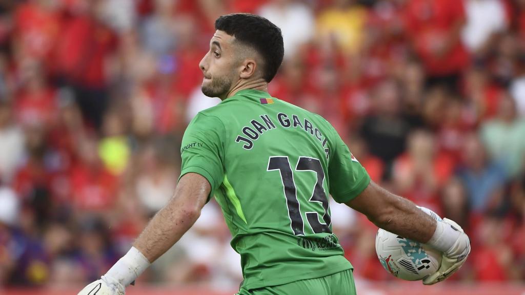 Joan García pone el balón en juego, en Mallorca