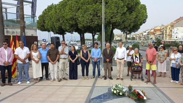 Participantes del homenaje a las víctimas del atentado yihadista en Cambrils