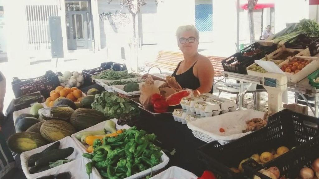 Una paradista en un mercadillo de Barcelona
