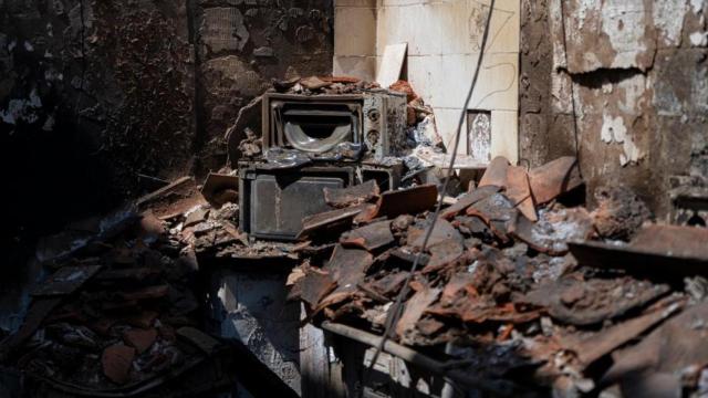 Escombros en una vivienda afectada por los incendios