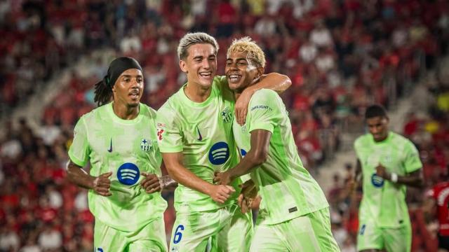 Koundé, Gavi y Lamine Yamal celebrando un gol contra el Mallorca