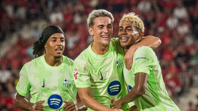 Koundé, Gavi y Lamine Yamal celebrando un gol contra el Mallorca