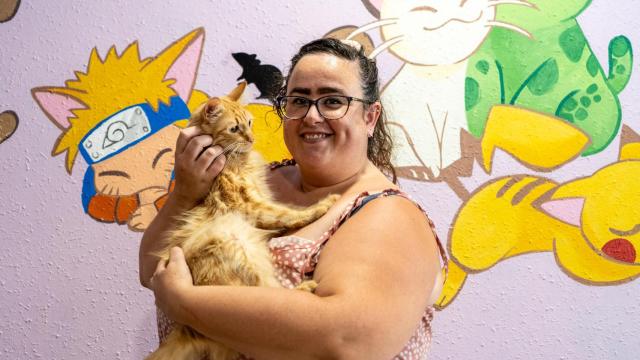 Núria Lacueva, copropietaria del Pingu, el único ‘cat café’ de Terrassa