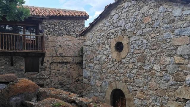 Parece una masía, pero es una capilla: uno de los rincones con más historia de Cataluña
