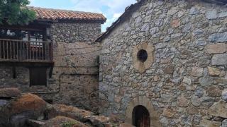 Parece una masía, pero es una capilla: uno de los rincones con más historia de Cataluña