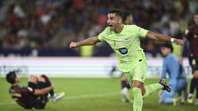 Ferran Torres celebra el gol de la victoria del Barça contra el Levante