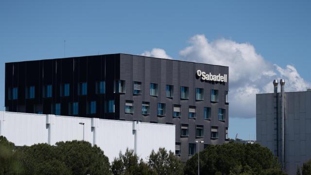 Exterior de la sede de Banco Sabadell
