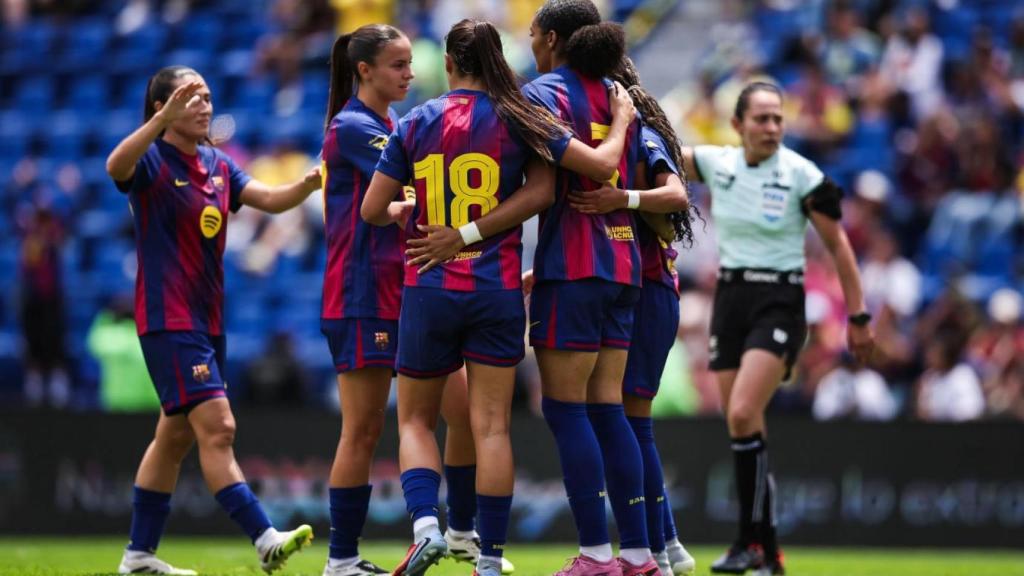 Las jugadoras del Barça Femenino celebran el gol de Salma Paralluelo contra Club América