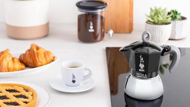 Empieza la temporada con la cafetera italiana Bialetti Moka Induction: rápida, elegante y compatible con todo tipo de placas