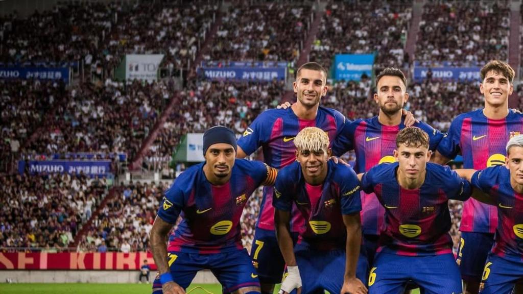 La fotografía de la alineación ante el Vissel Kobe dividida a la mitad, con Fermín y Gavi juntos