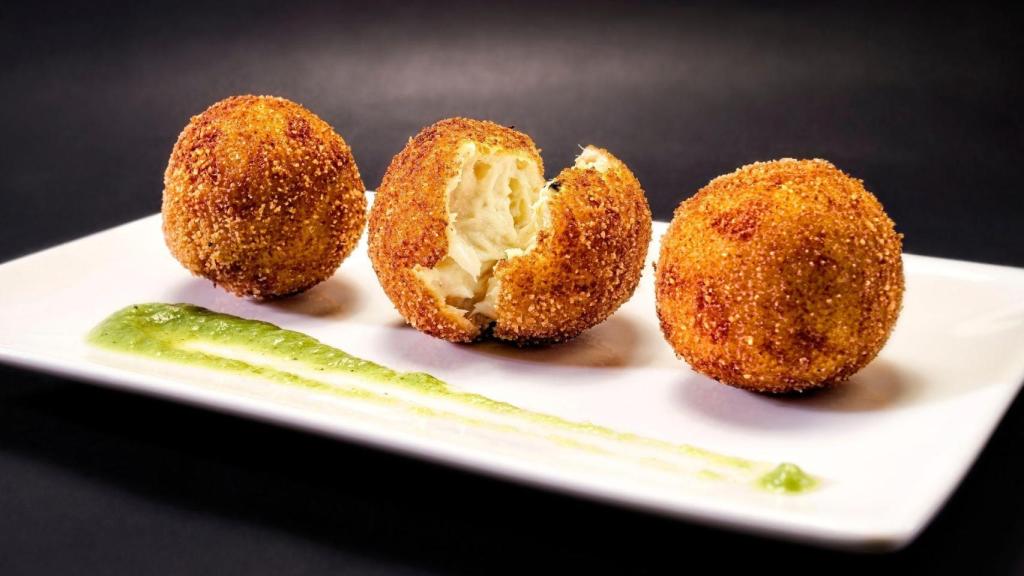 El mejor restaurante de Girona para comer croqueta de leche de oveja y jamón ibérico: