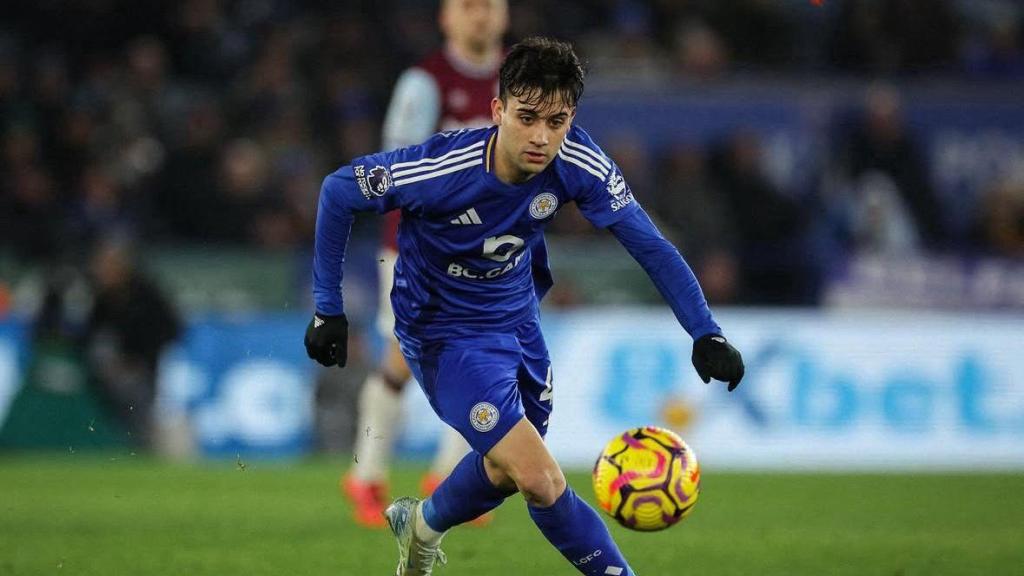 Facundo Buenanotte con el Leicester City en la Premier League