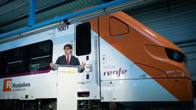 Salvador Illa, en una fábrica de trenes, en Santa Perpètua de Mogoda