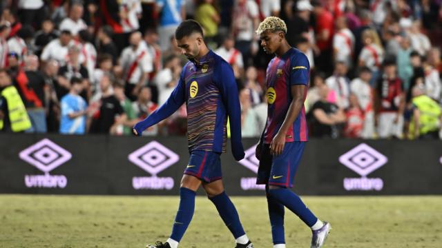 Lamine Yamal y Ferran Torres, cabizbajos tras empatar en el Rayo-Barça