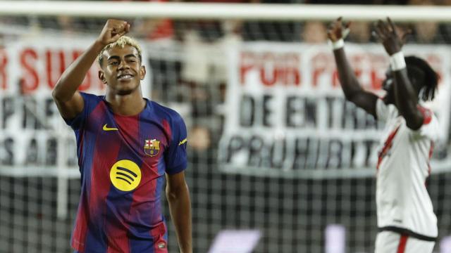 Lamine Yamal celebra su gol de penalti en el Rayo Vallecano-Barça