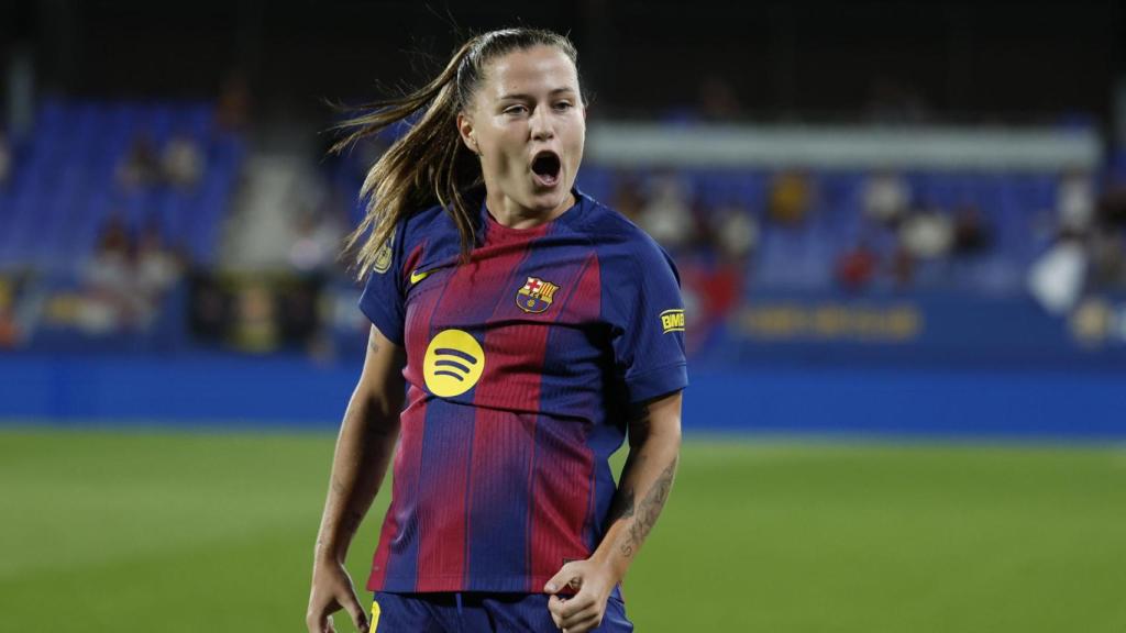 Claudia Pina celebra uno de sus goles contra el Alhama