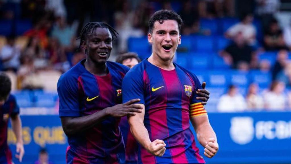 Els jugadors del Barça B celebren el gol d'Álvaro Cortés davant el CE L'Hospitalet