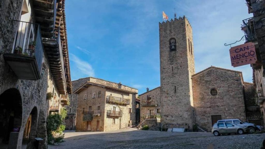 Plaza Mayor de Santa Pau