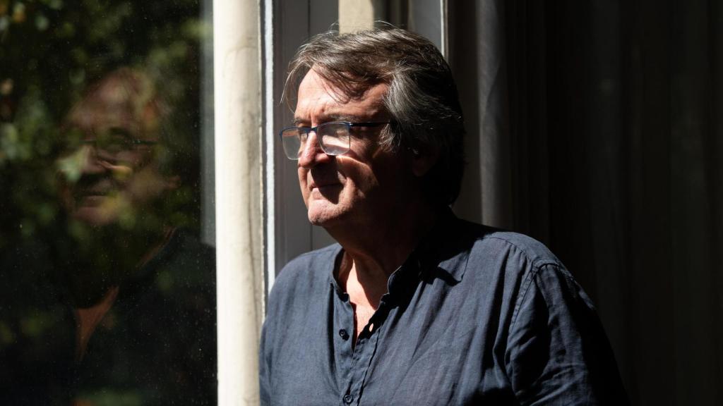 Octavio Mestre mira al paseo de Sant Joan