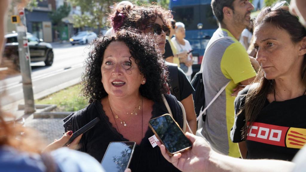 Elena Rosillo, responsable de UGT Laborales de Educación junto a Cesca Pérez, delegada del personal laboral de CCOO.
