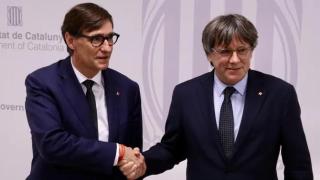El 'president' Salvador Illa, con el ex jefe del Ejecutivo huido Carles Puigdemont