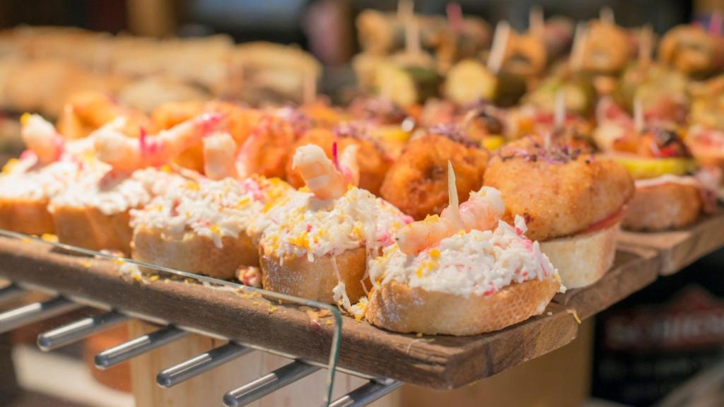 Pinchos en un bar