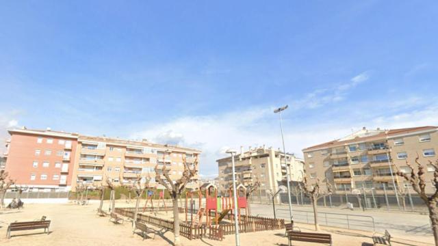 La “plaza del miedo” de Pineda de Mar: los vecinos de Poblenou denuncian conflictos por tráfico y consumo de drogas