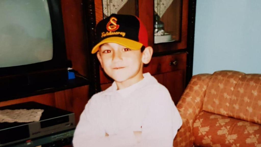 Ilaky Gundogan, de pequeño, con una gorra del Galatasaray