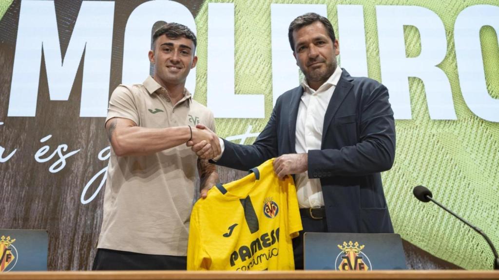 Alberto Moleiro en su presentación con el Villarreal