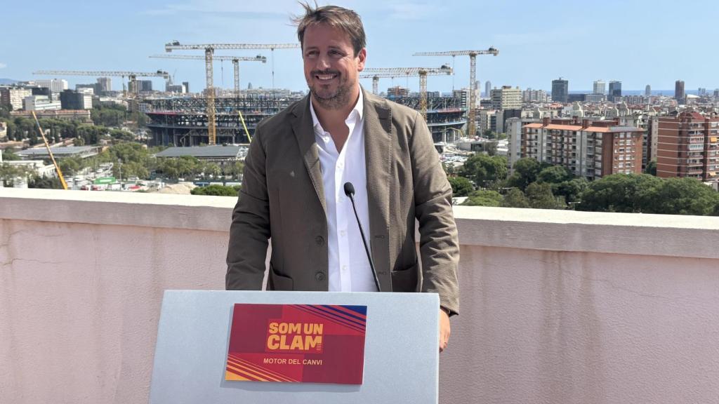 Joan Camprubí, en un acto de 'Som un clam', cerca de las obras del Camp Nou