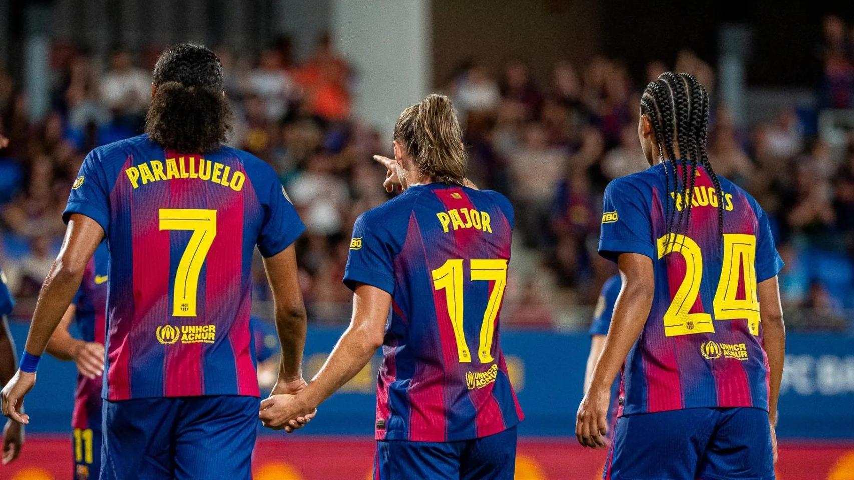 Salma Paralluelo, Ewa Pajor y Esmee Brugts celebran un gol contra el Alhama FC