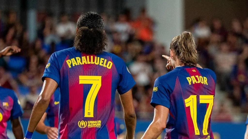 Salma Paralluelo, Ewa Pajor y Esmee Brugts celebren un gol contra l'Alhama FC