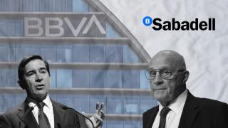 Los presidentes del BBVA, Carlos Torres (izq.), y del Banco Sabadell, Josep Oliu, en un montaje / CG