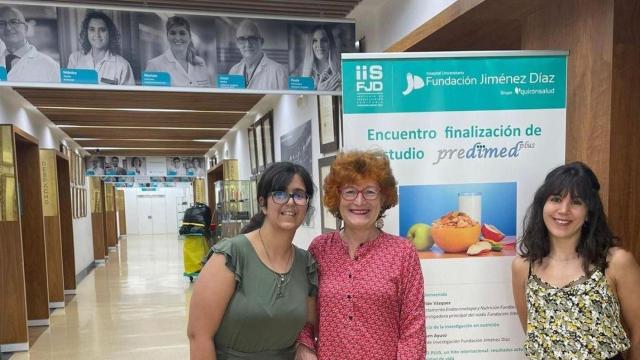 La doctora Vázquez y dos nutricionistas implicadas en el estudio.